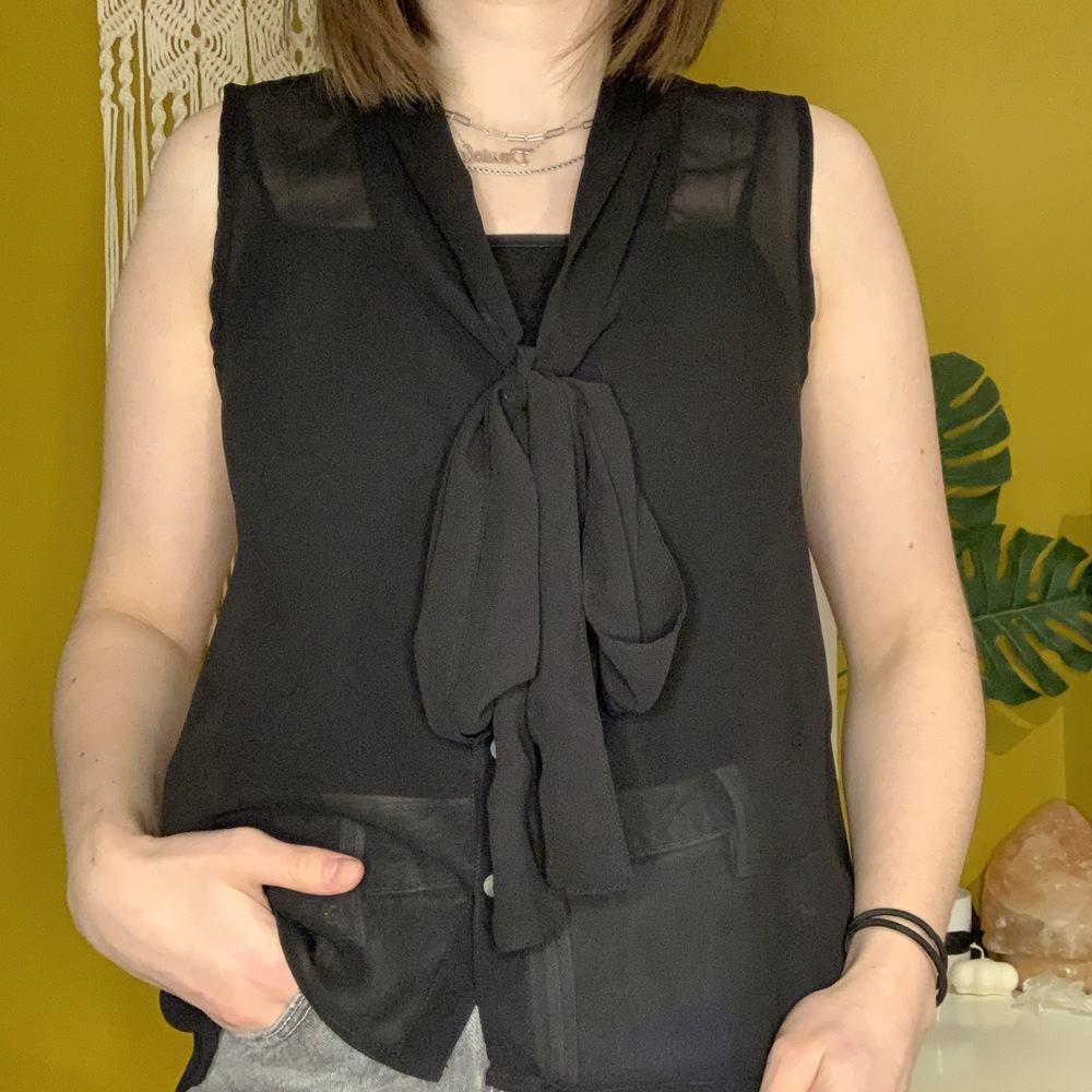 BLACK CHIFFON SLEEVLESS BLOUSE